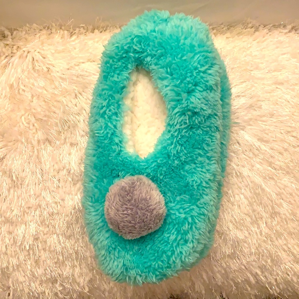Women’s cozy non- skid slippers